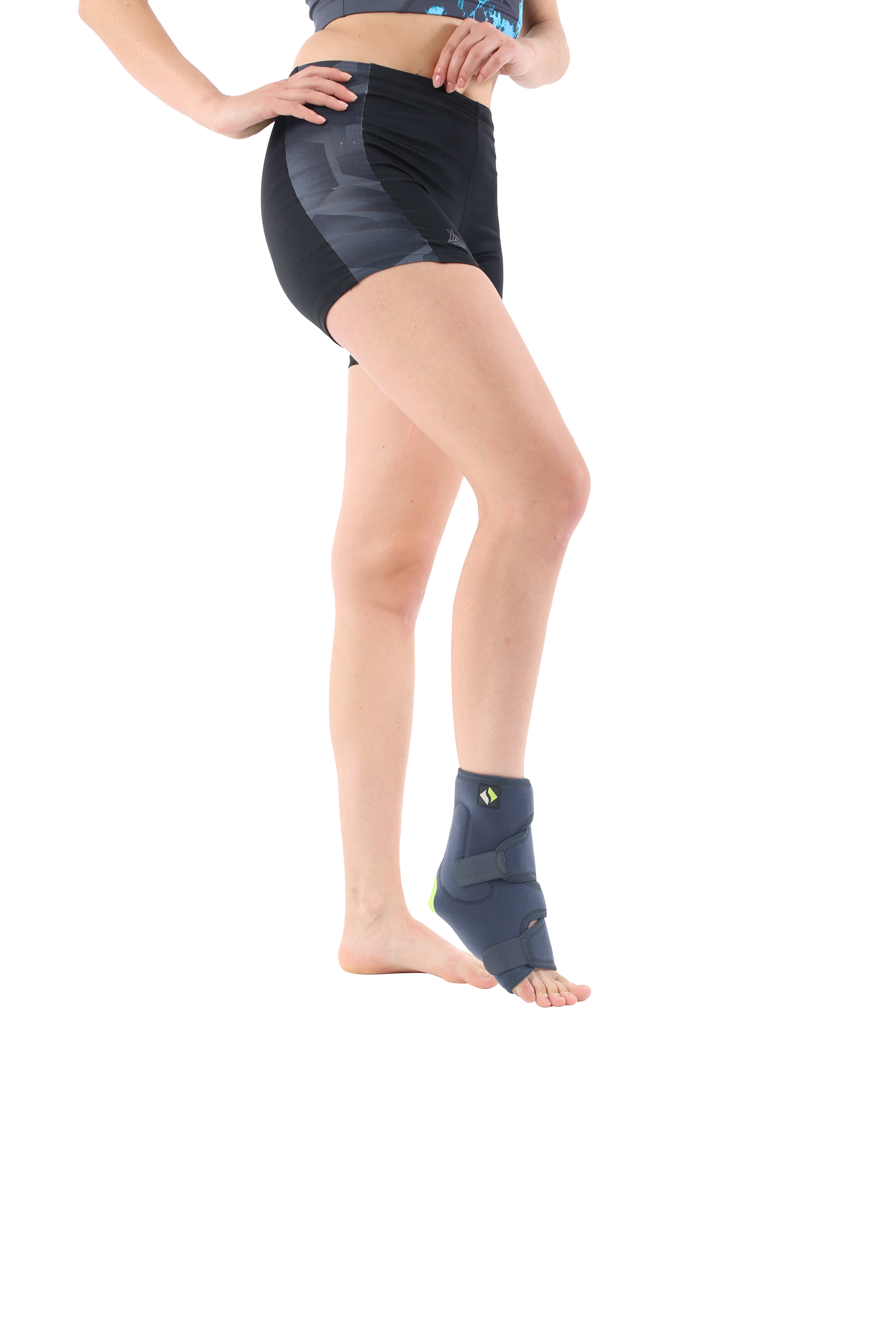 ERSA 213 Neoprene ankle brace with silicone pads
